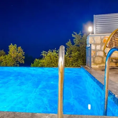 Villa 1+1 - Isitmali Havuz - Jakuzi - Balayi Villasi Kaş